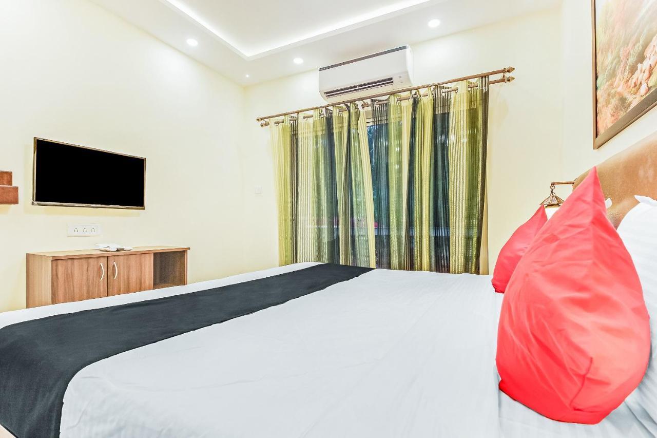 Capital O 64180 Adam'S Beach Resort Baga Buitenkant foto