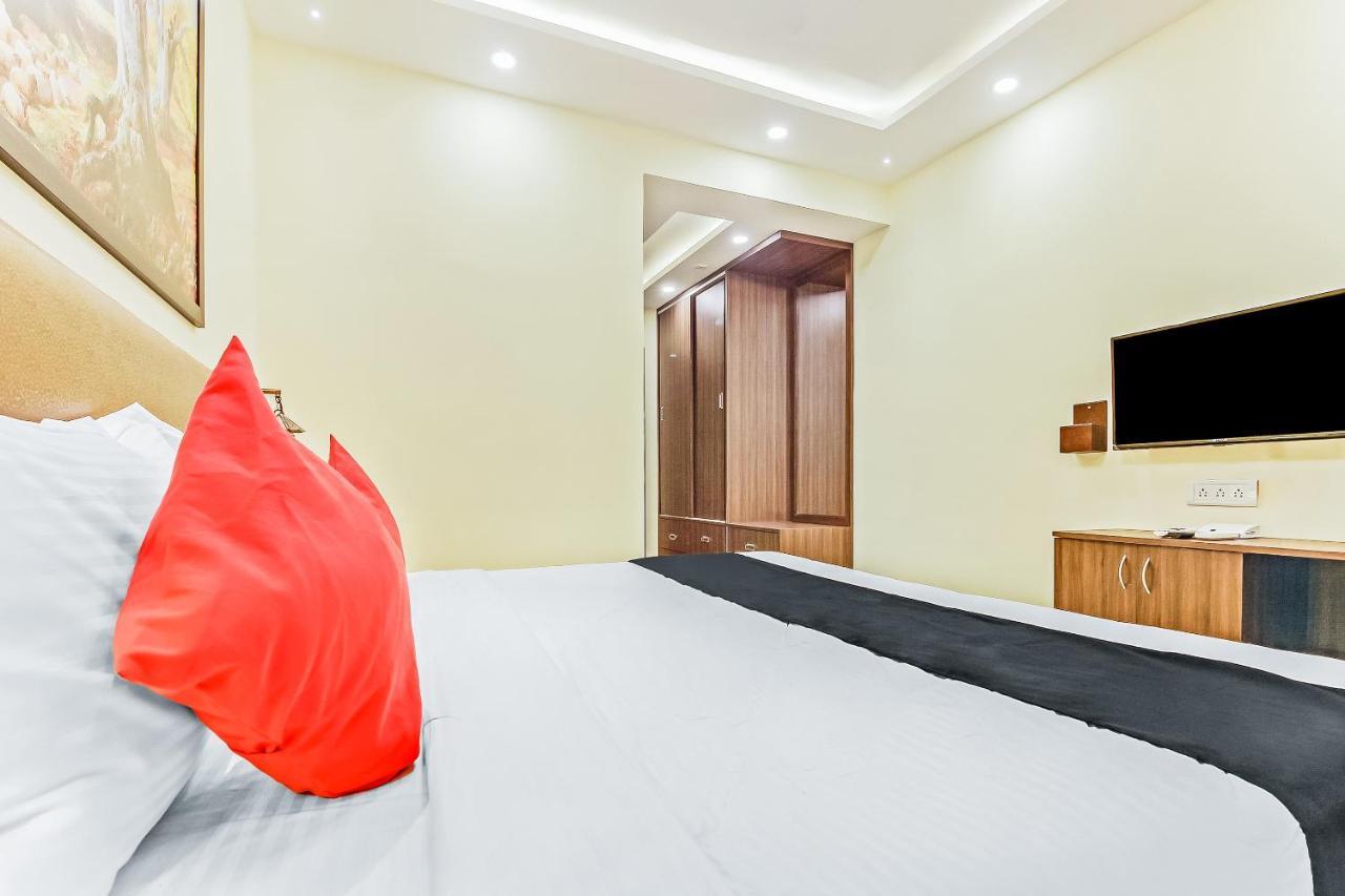 Capital O 64180 Adam'S Beach Resort Baga Buitenkant foto